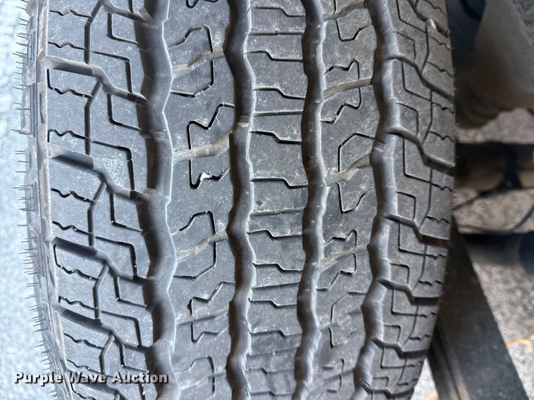 image for item FB8473 2009 Chevrolet Silverado Hybrid Crew Cab pickup truck