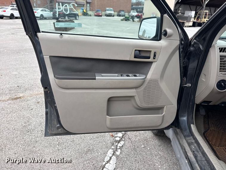 image for item FB8474 2009 Ford Escape Hybrid SUV