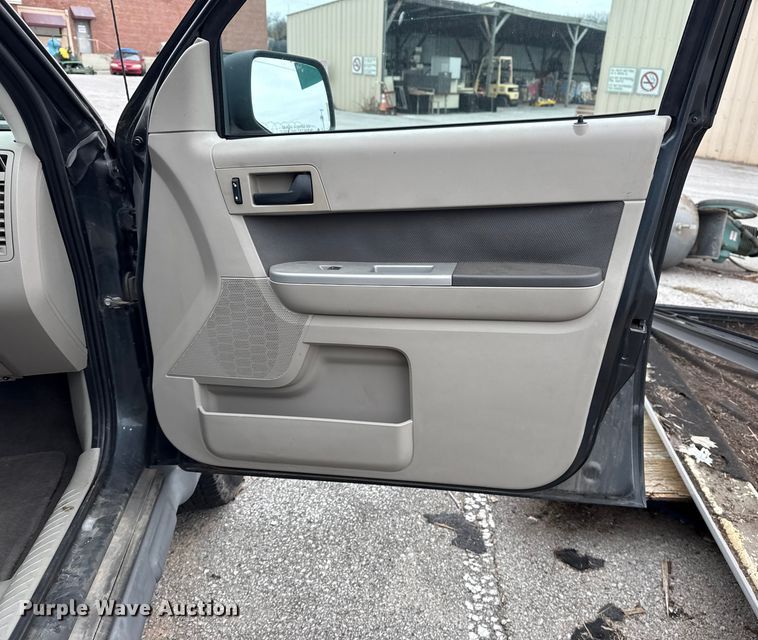 image for item FB8474 2009 Ford Escape Hybrid SUV