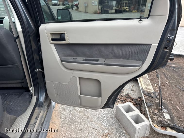 image for item FB8474 2009 Ford Escape Hybrid SUV