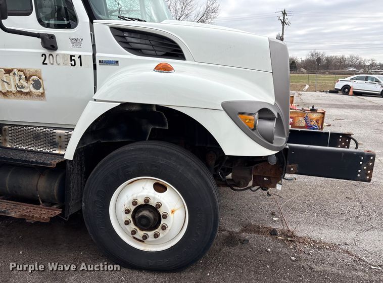 image for item FB8475 2009 International WorkStar 7400 dump truck