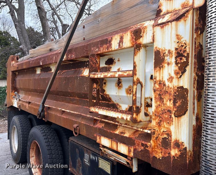 image for item FB8475 2009 International WorkStar 7400 dump truck