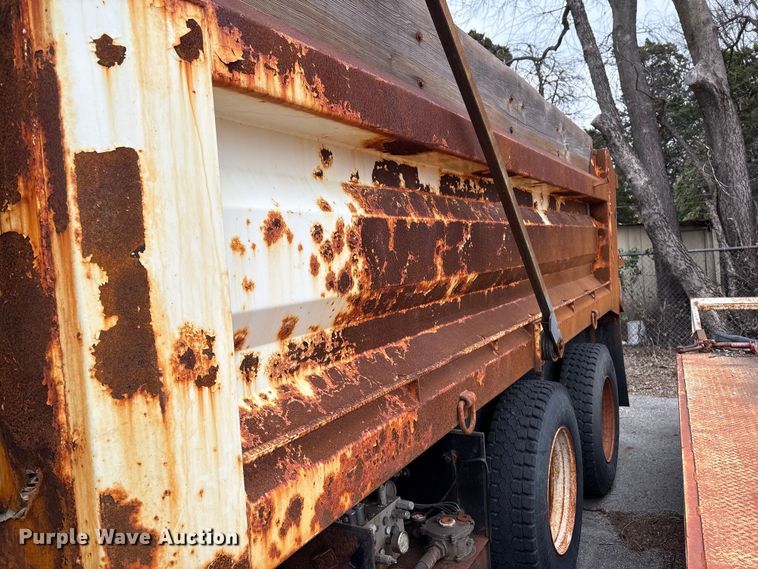 image for item FB8475 2009 International WorkStar 7400 dump truck