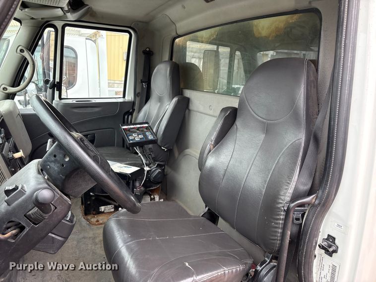 image for item FB8475 2009 International WorkStar 7400 dump truck