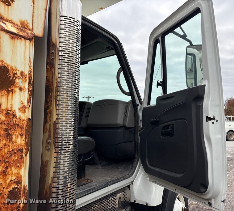 image for item FB8475 2009 International WorkStar 7400 dump truck