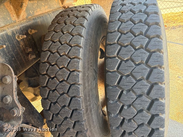 image for item FB8477 2011 International WorkStar 7400 dump truck