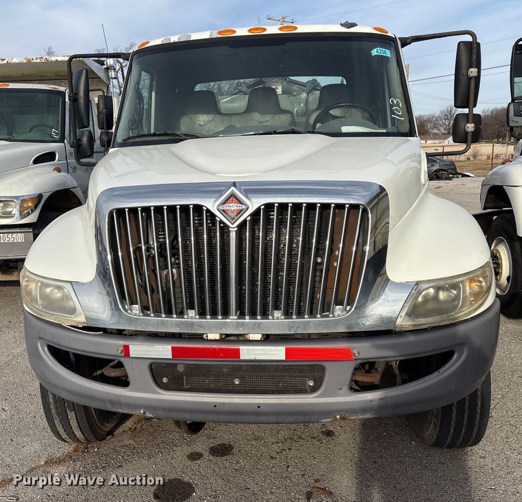 image for item FB8480 2002 International 4400 Pro patch Hot Box Truck for Asphalt