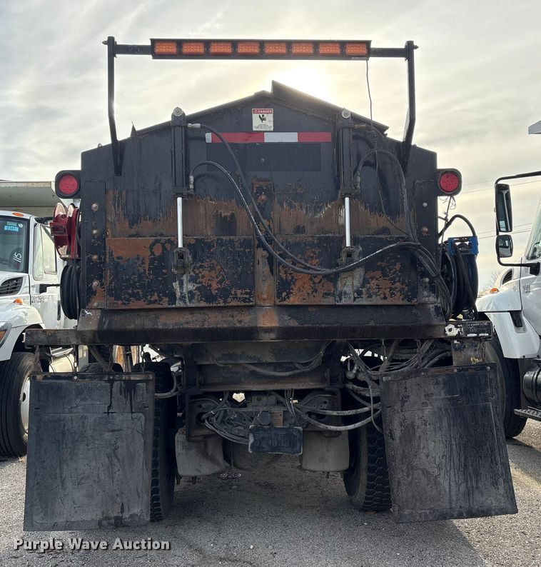 image for item FB8480 2002 International 4400 Pro patch Hot Box Truck for Asphalt