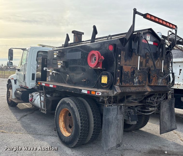 image for item FB8480 2002 International 4400 Pro patch Hot Box Truck for Asphalt