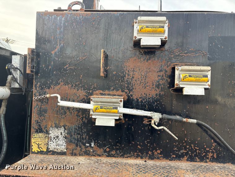 image for item FB8480 2002 International 4400 Pro patch Hot Box Truck for Asphalt