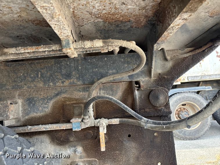 image for item FB8480 2002 International 4400 Pro patch Hot Box Truck for Asphalt