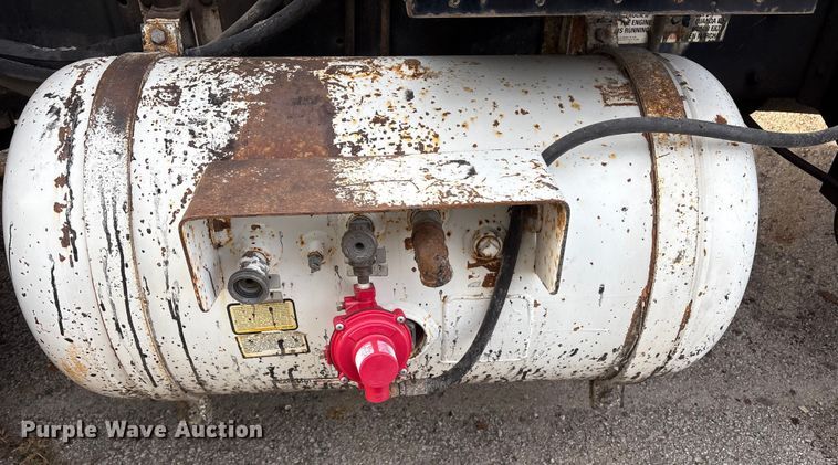 image for item FB8480 2002 International 4400 Pro patch Hot Box Truck for Asphalt