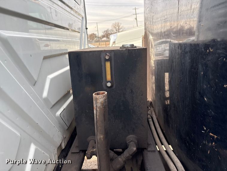 image for item FB8480 2002 International 4400 Pro patch Hot Box Truck for Asphalt