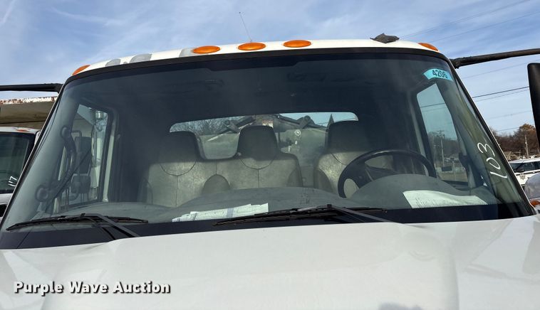 image for item FB8480 2002 International 4400 Pro patch Hot Box Truck for Asphalt