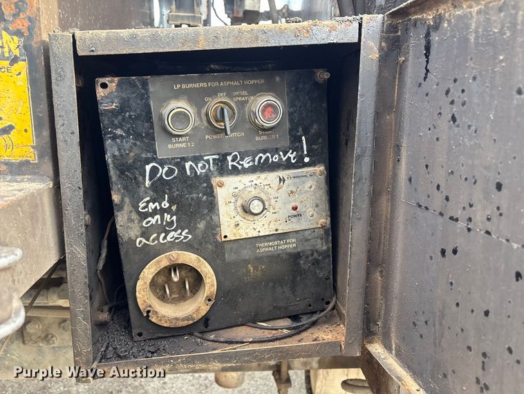 image for item FB8480 2002 International 4400 Pro patch Hot Box Truck for Asphalt