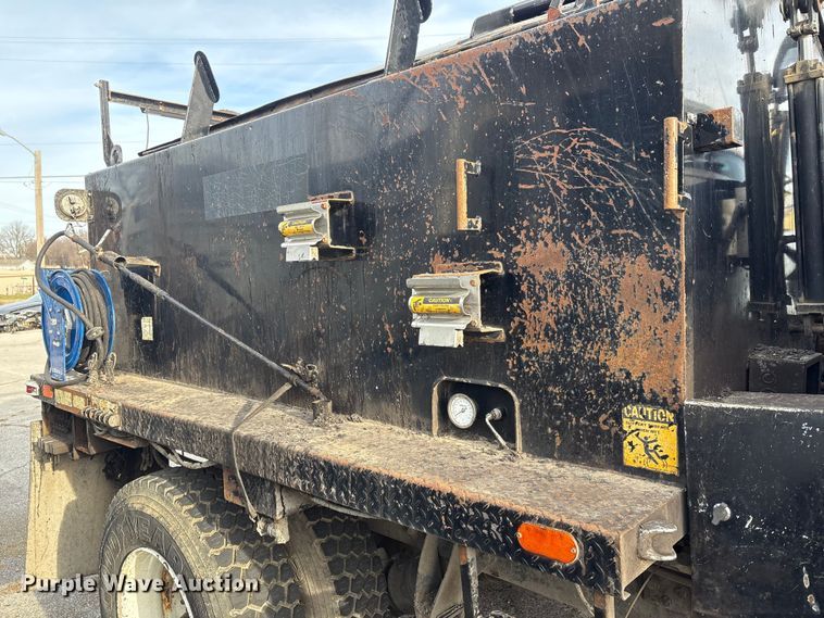 image for item FB8480 2002 International 4400 Pro patch Hot Box Truck for Asphalt