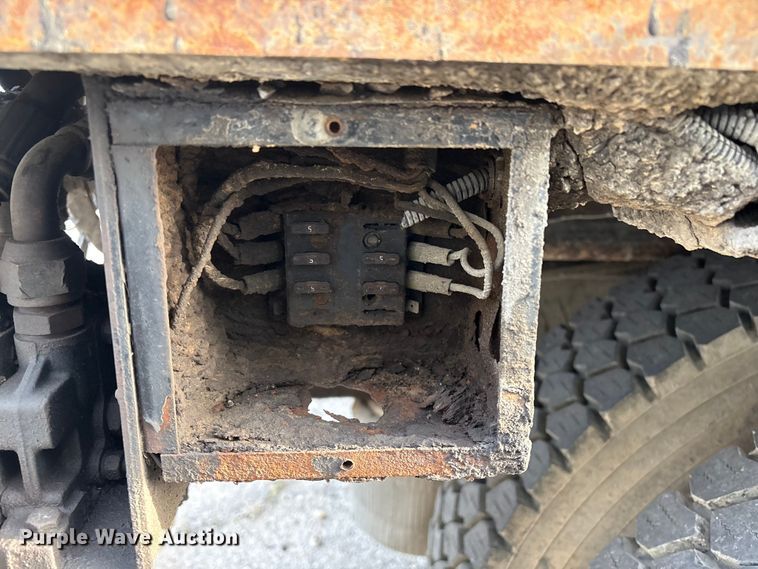 image for item FB8480 2002 International 4400 Pro patch Hot Box Truck for Asphalt