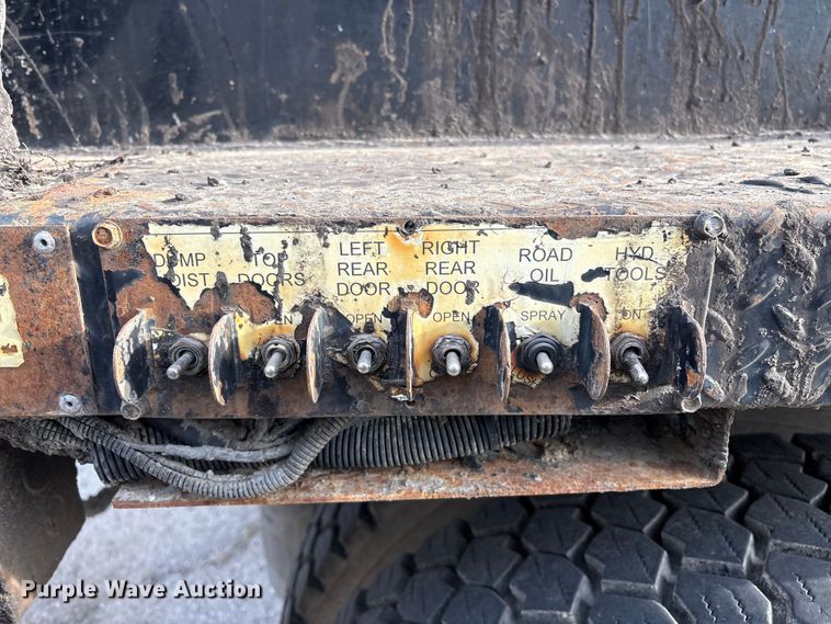 image for item FB8480 2002 International 4400 Pro patch Hot Box Truck for Asphalt