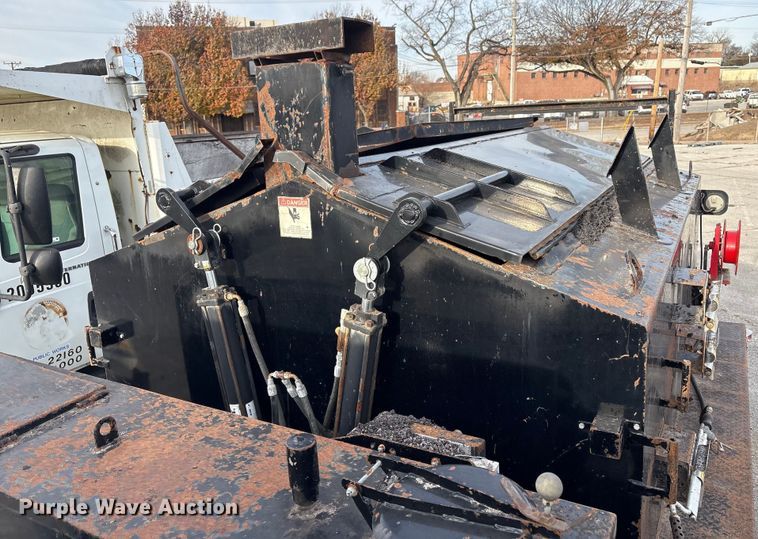 image for item FB8480 2002 International 4400 Pro patch Hot Box Truck for Asphalt