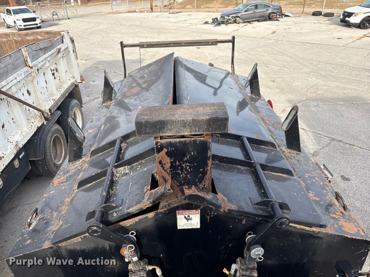 image for item FB8480 2002 International 4400 Pro patch Hot Box Truck for Asphalt