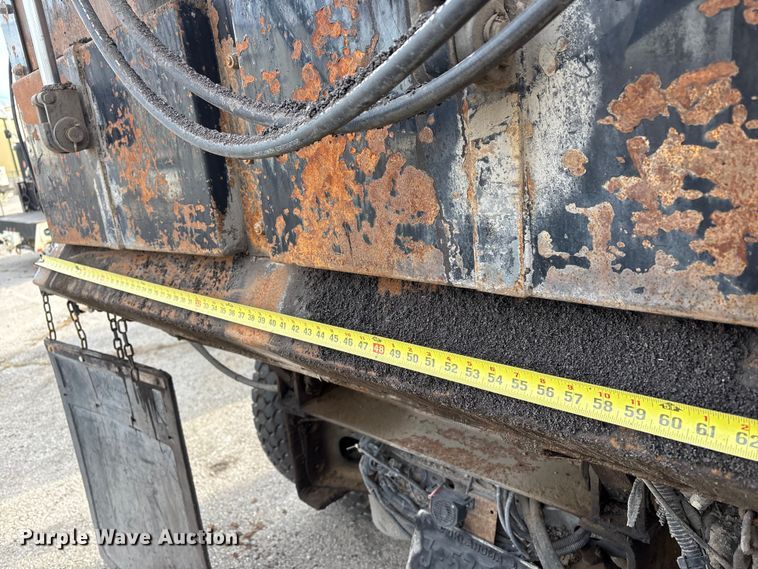 image for item FB8480 2002 International 4400 Pro patch Hot Box Truck for Asphalt