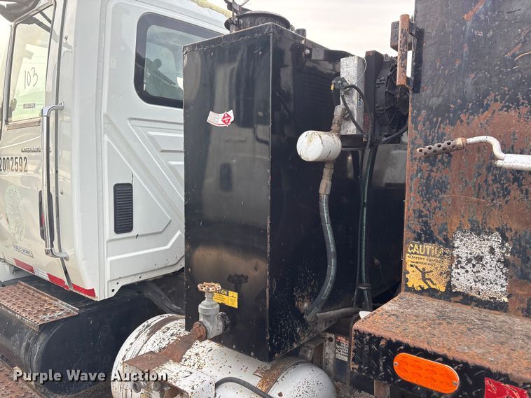 image for item FB8480 2002 International 4400 Pro patch Hot Box Truck for Asphalt