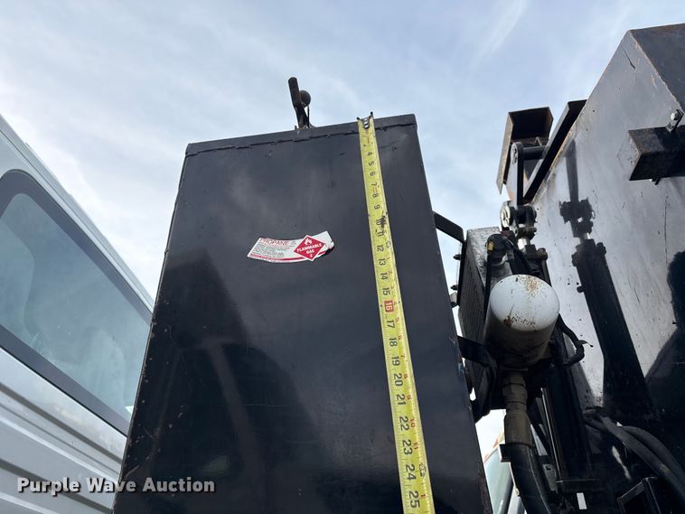 image for item FB8480 2002 International 4400 Pro patch Hot Box Truck for Asphalt