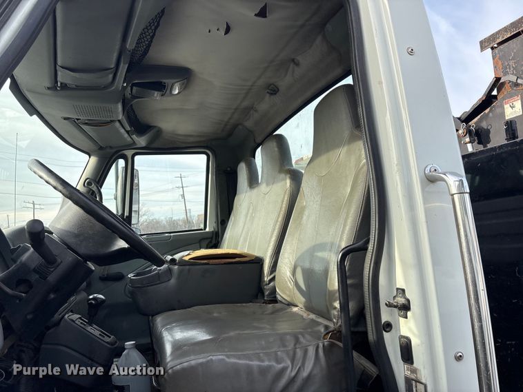 image for item FB8480 2002 International 4400 Pro patch Hot Box Truck for Asphalt