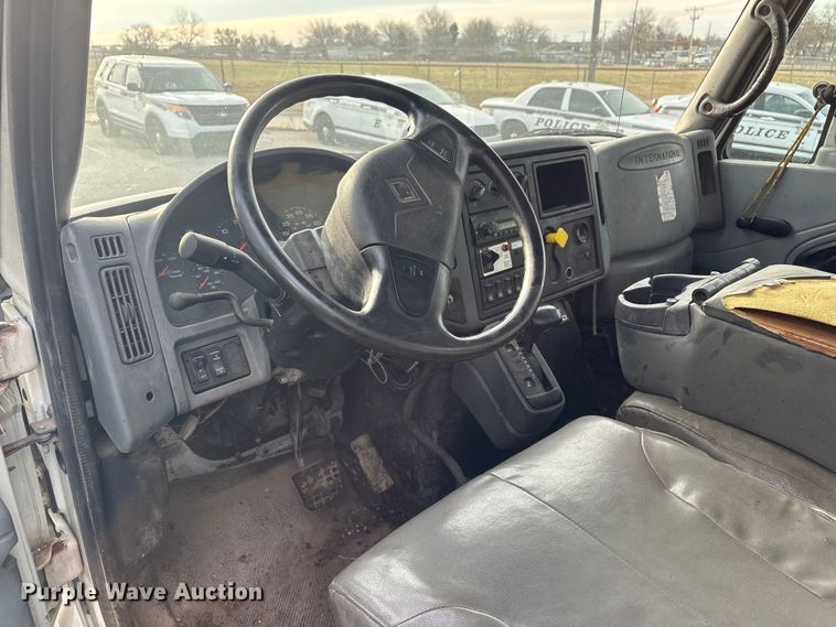 image for item FB8480 2002 International 4400 Pro patch Hot Box Truck for Asphalt