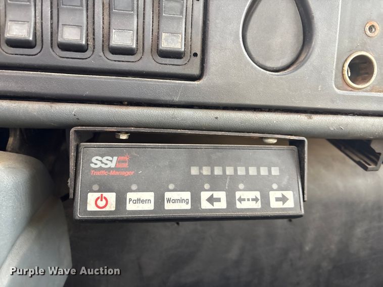 image for item FB8480 2002 International 4400 Pro patch Hot Box Truck for Asphalt