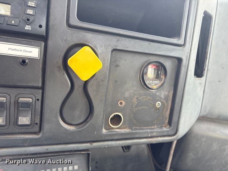 image for item FB8480 2002 International 4400 Pro patch Hot Box Truck for Asphalt