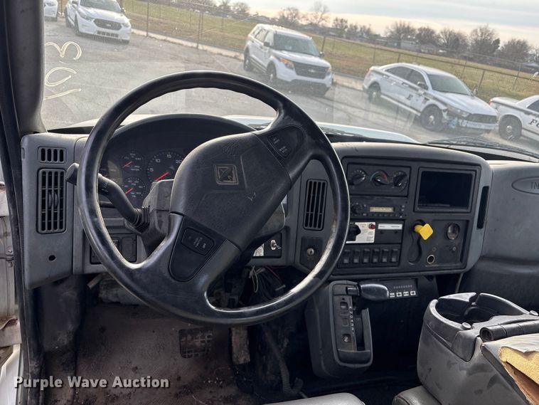 image for item FB8480 2002 International 4400 Pro patch Hot Box Truck for Asphalt