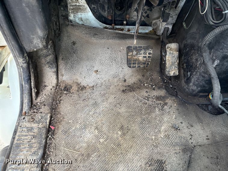 image for item FB8480 2002 International 4400 Pro patch Hot Box Truck for Asphalt