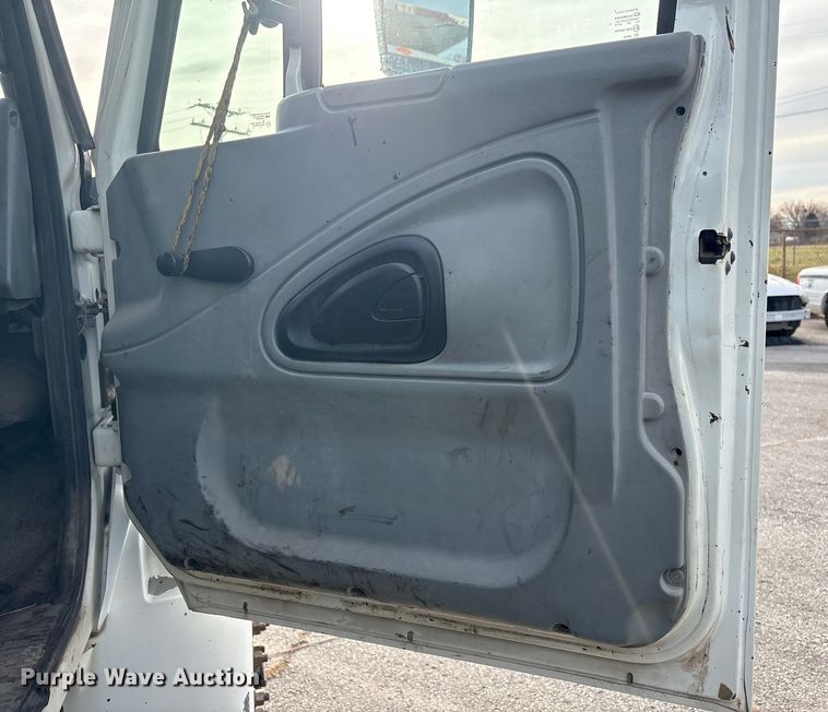image for item FB8480 2002 International 4400 Pro patch Hot Box Truck for Asphalt