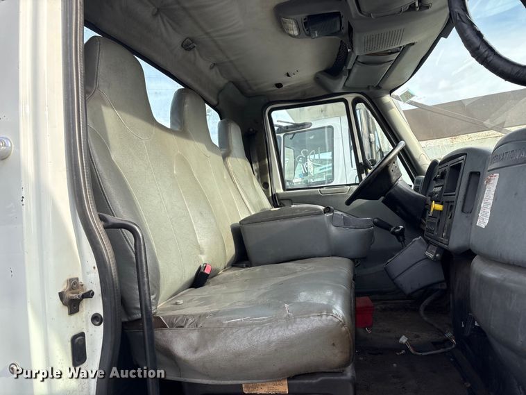 image for item FB8480 2002 International 4400 Pro patch Hot Box Truck for Asphalt