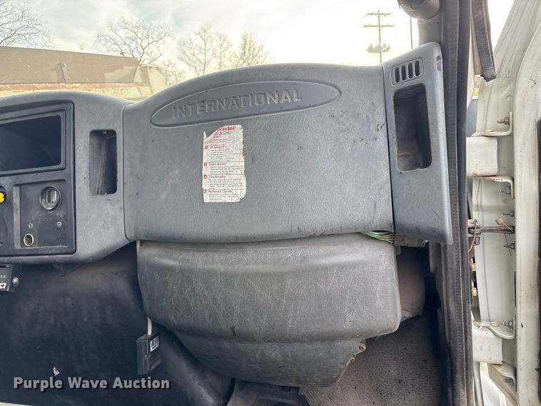 image for item FB8480 2002 International 4400 Pro patch Hot Box Truck for Asphalt