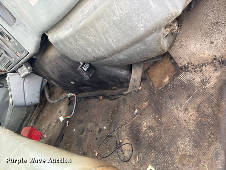 image for item FB8480 2002 International 4400 Pro patch Hot Box Truck for Asphalt