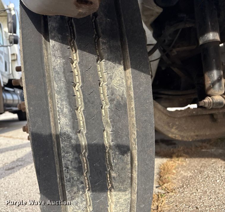 image for item FB8480 2002 International 4400 Pro patch Hot Box Truck for Asphalt