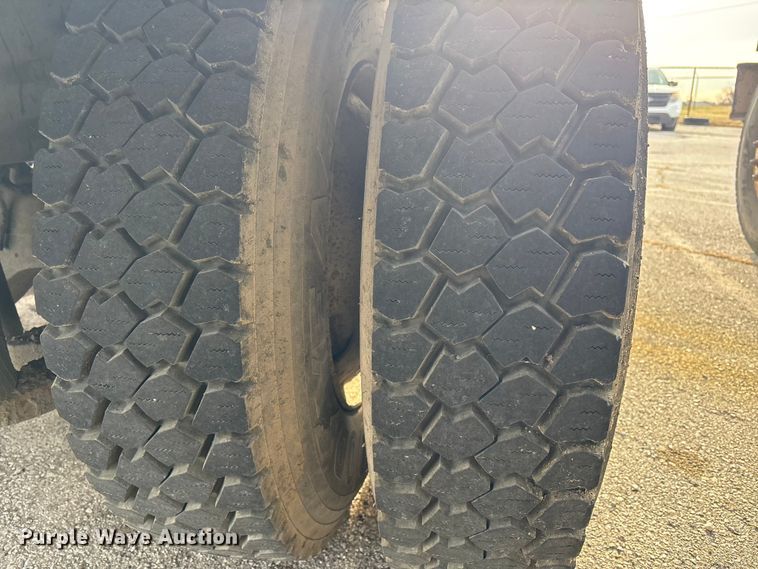 image for item FB8480 2002 International 4400 Pro patch Hot Box Truck for Asphalt