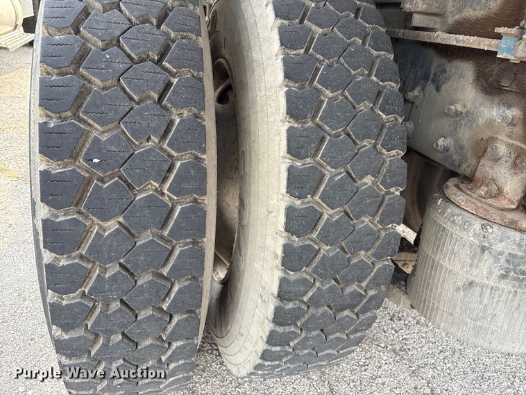 image for item FB8480 2002 International 4400 Pro patch Hot Box Truck for Asphalt