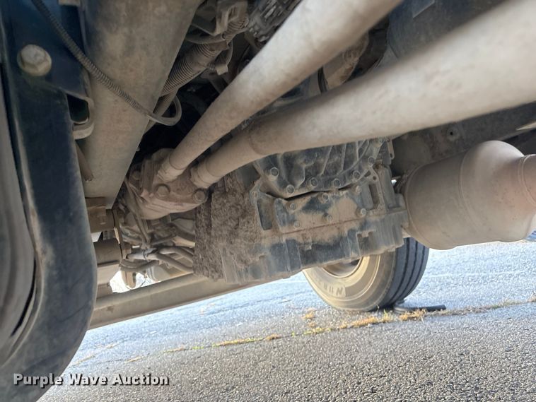 image for item FB8483 2010 International 7400 Service Truck