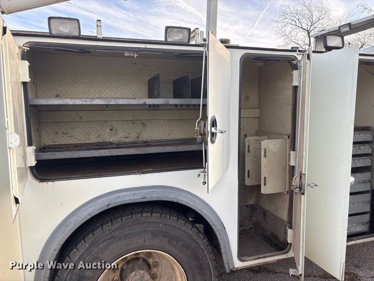 image for item FB8483 2010 International 7400 Service Truck