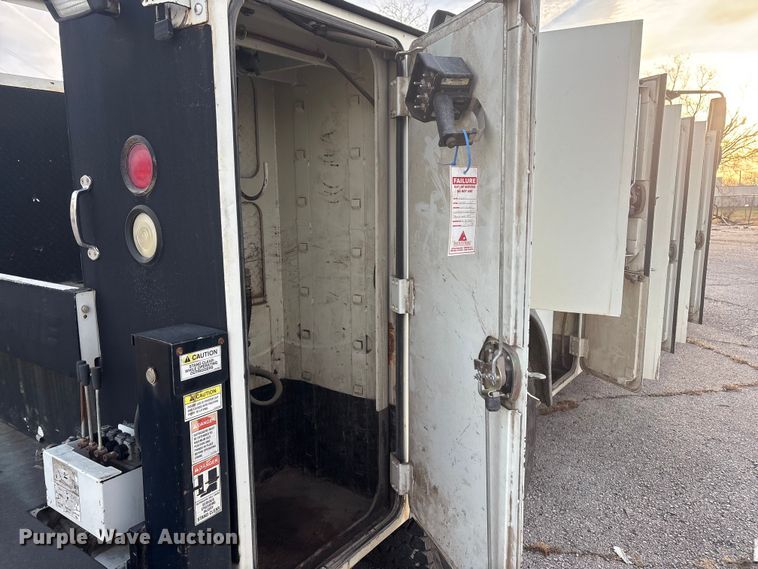 image for item FB8483 2010 International 7400 Service Truck