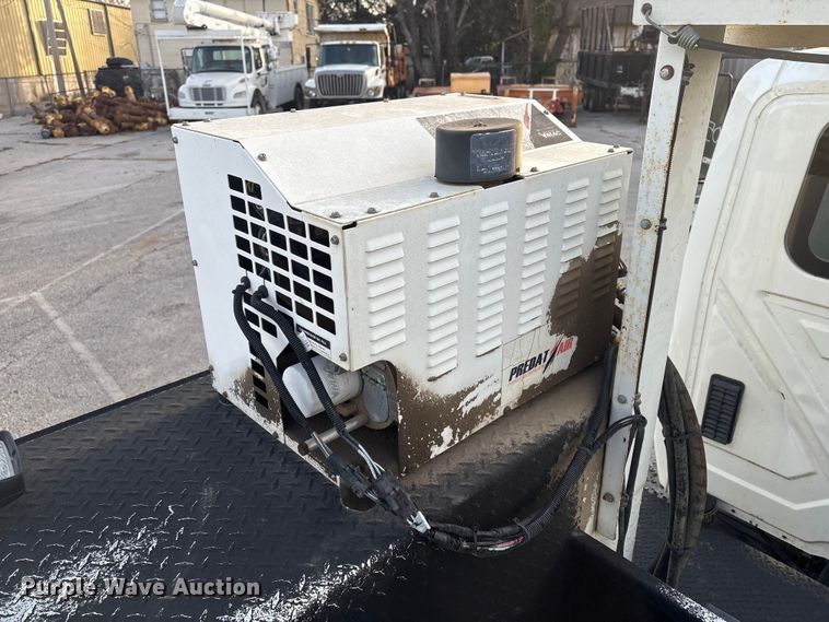 image for item FB8483 2010 International 7400 Service Truck