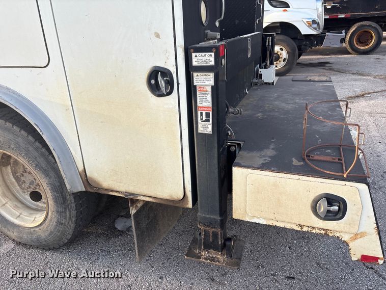 image for item FB8483 2010 International 7400 Service Truck