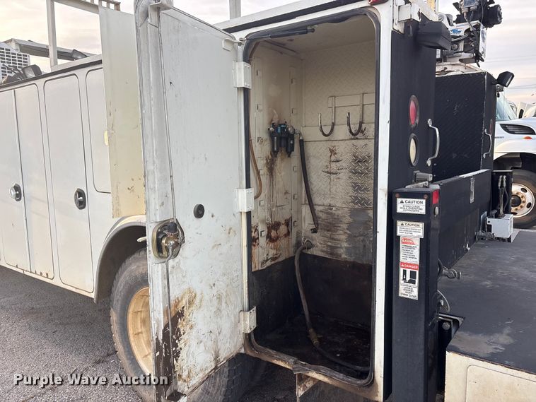 image for item FB8483 2010 International 7400 Service Truck