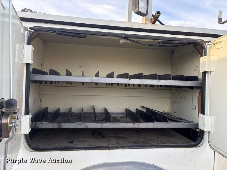 image for item FB8483 2010 International 7400 Service Truck