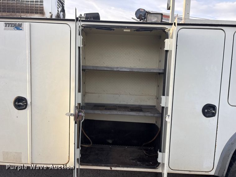 image for item FB8483 2010 International 7400 Service Truck