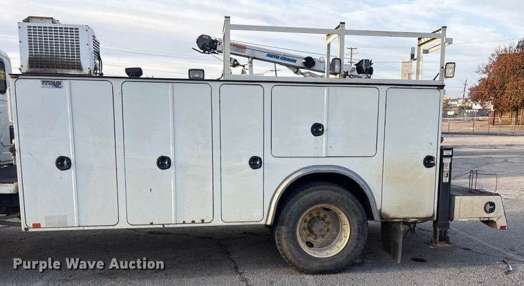 image for item FB8483 2010 International 7400 Service Truck