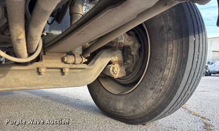 image for item FB8483 2010 International 7400 Service Truck